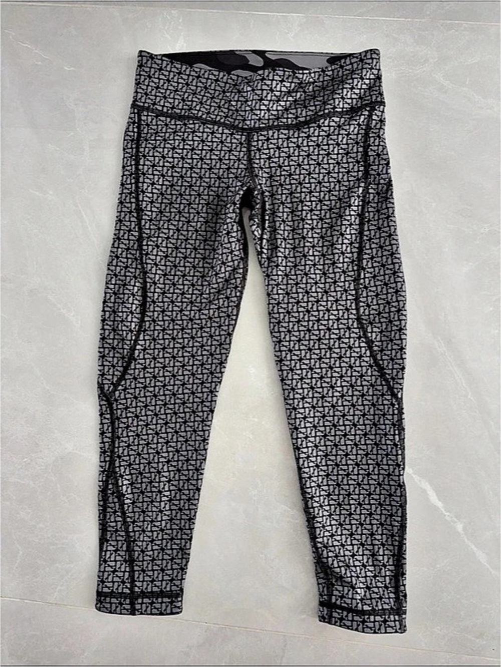 Vineyard Vines Reversible Whale & Camo Print Leggings Medium